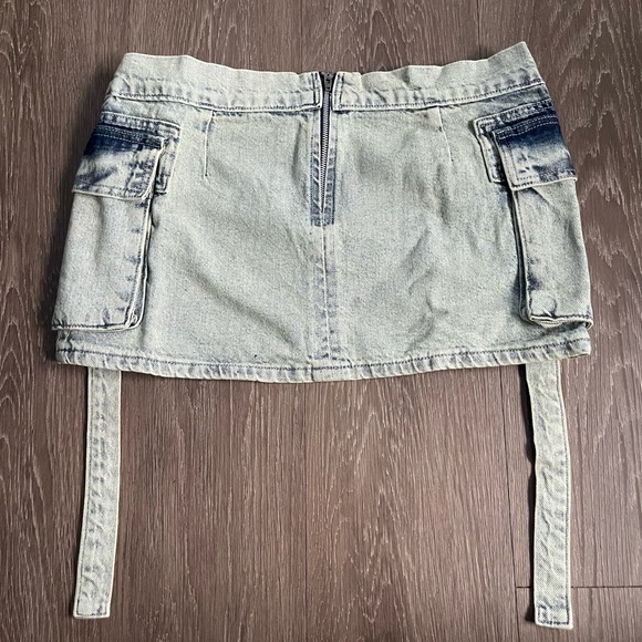 PrettyLittleThing VINTAGE WASH CARGO POCKET DENIM MINI SKIRT - Picture 3 of 9